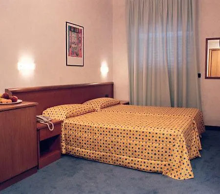 Italia 3* Карманьола